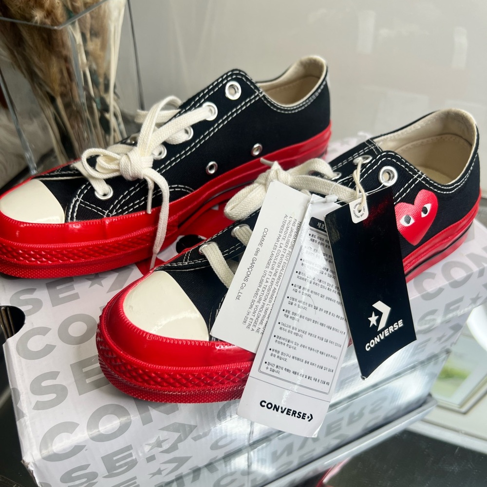 Converse Play Comme des Garcons
Brand New Unisex
Men 6.5
Women 8.5